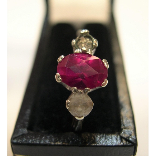 439 - 9ct yellow gold ring with a central ruby

Approx 1.8 grams gross,          size Q
