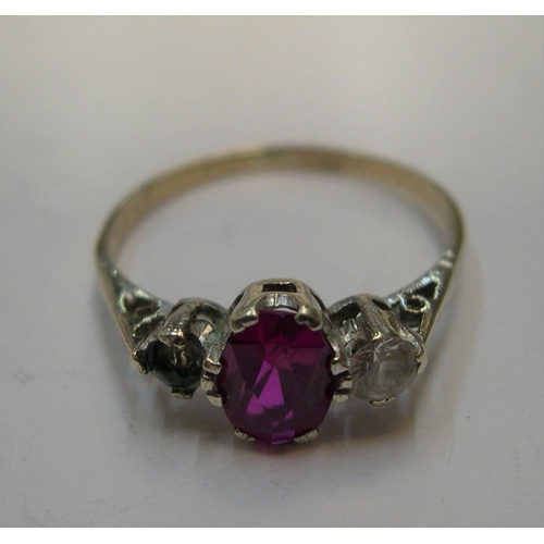 439 - 9ct yellow gold ring with a central ruby

Approx 1.8 grams gross,          size Q