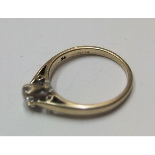 449 - 9ct yellow gold diamond solitaire ring (approx 0.25ct)

Approx 2.1 grams gross,            size K/L