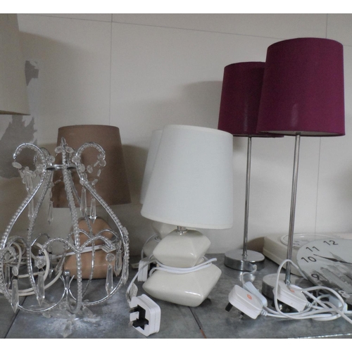519 - Five table lamps (including 2 pairs) and an ornate lamp shade (6)