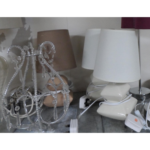 519 - Five table lamps (including 2 pairs) and an ornate lamp shade (6)