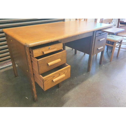 402 - Mid 20thC solid oak desk, 150 cm long