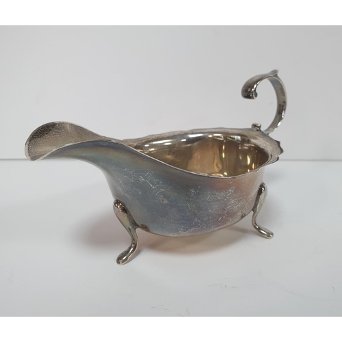 4 - Sheffield 1936 silver sauce boat,

106 grams