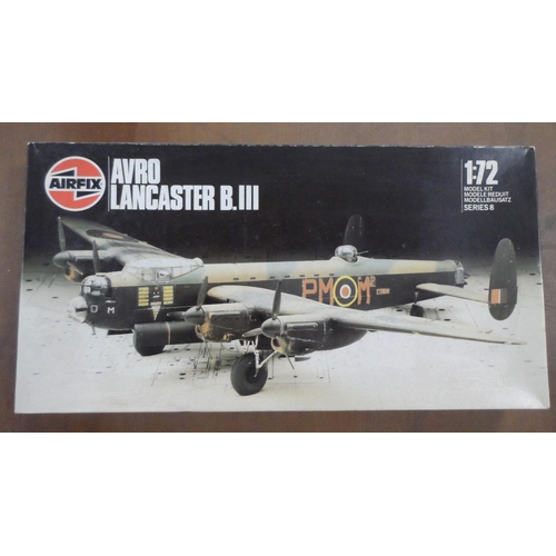 280 - 3 AIRFIX boxed model planes, series 2,6 & 8, 1:72 (3)