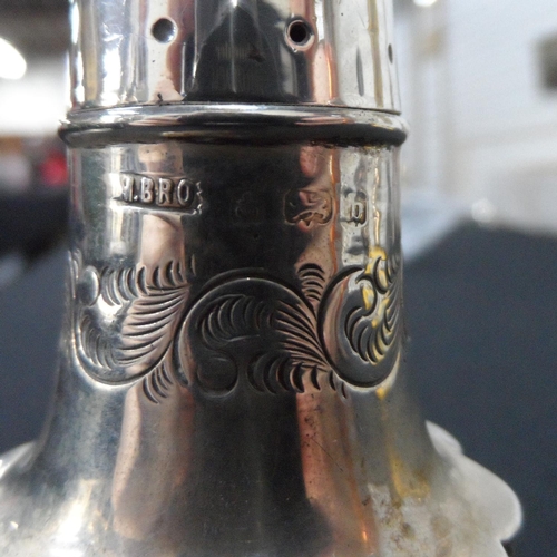 32 - Silver pepperette, London 1902,

35 grams