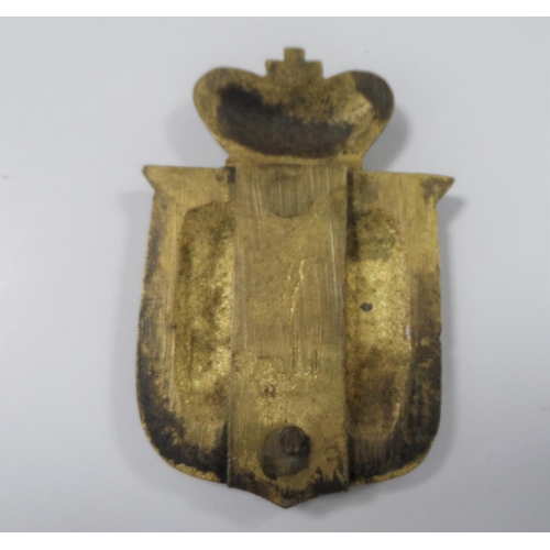 116 - Early/mid 20thC gilt metal cast badge depicting a crown above the Royal Standard,

6 cm tall