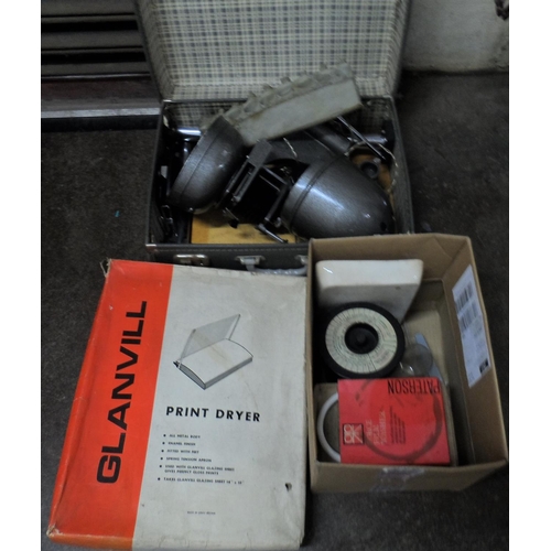 149 - Collection of vintage photographic equipment (Qty)