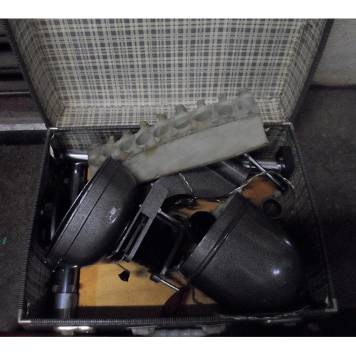 149 - Collection of vintage photographic equipment (Qty)