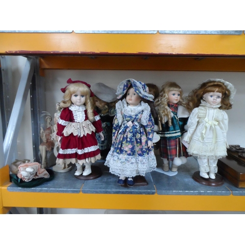 165 - Collection of dolls (Qty)