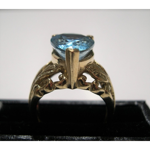 37 - 9ct yellow gold ring with large pear cut blue topaz,

stone measures approx 15mm x 10mm

Approx 5.6 ... 