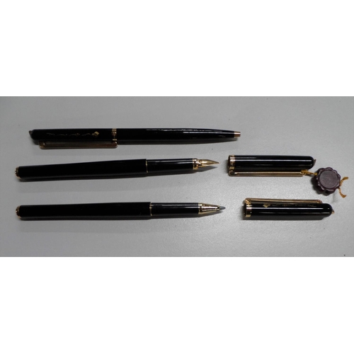 425 - Cased Elysee, 3 pen set