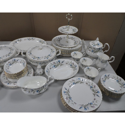 290 - Complete set of 6 (Sixty) piece Royal Albert 