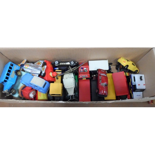 170 - Collection of die cast cars, boxed and unboxed including a matchbox 53 Flareside pickup truck etc (Q... 