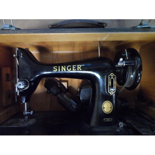 442 - CASED, VINTAGE SINGER 99K SEWING MACHINE with ACCESSORIES in ORIGINAL SINGER BOX