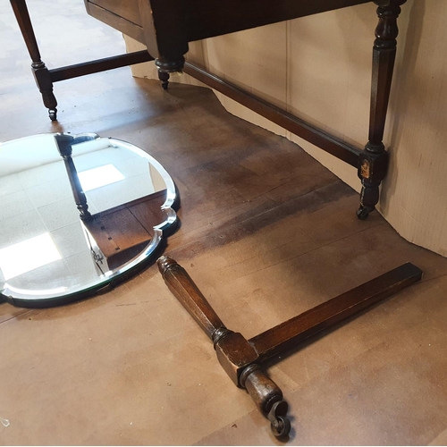 546 - Edwardian dressing table (a/f) with period circular bevelled mirror,

106 cm long x 50 cm deep

The ... 