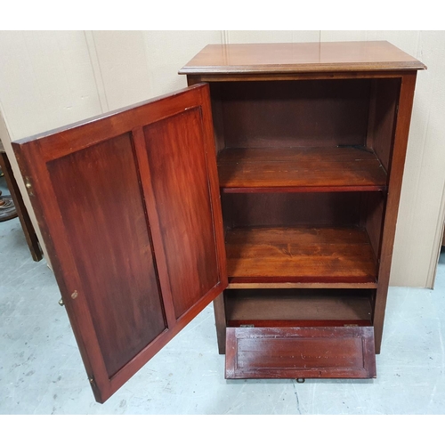 531 - Edwardian Mahogany cabinet,

107 cm tall x 65 cm wide x 43 cm deep