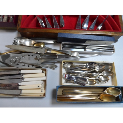 451 - Mid 20thC oak cased cutlery set together with other loose mid 20thC cutlery (Qty)