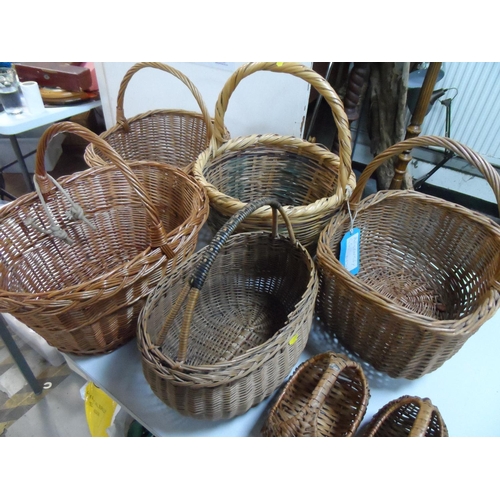 456 - Seven vintage wicker baskets (7)