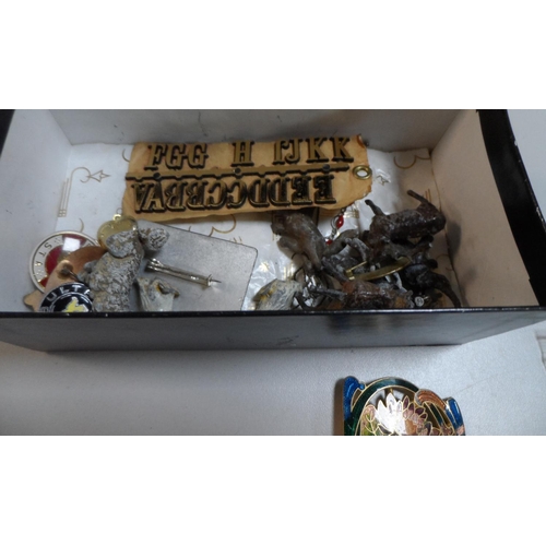 146 - Quantity of collectables including 2 cigars in individual cases, 1962 FA Cup Final ticket (Burnley V... 