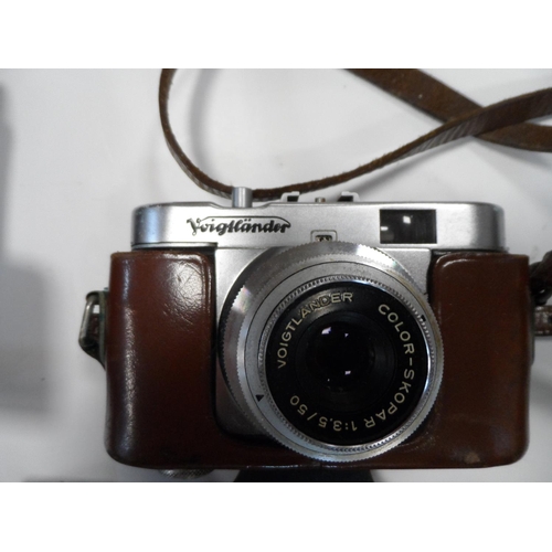 147 - Collection of vintage cameras (Qty)