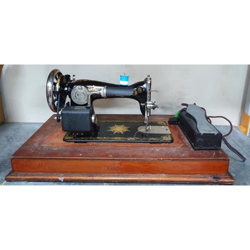 476 - Vintage Singer sewing machine with foot pedestal