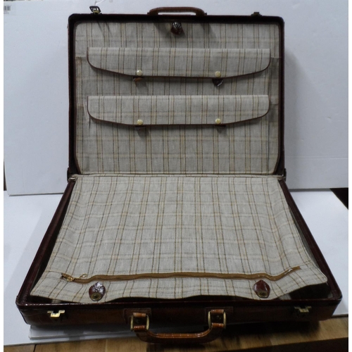 485 - Stunning mid 20thC Crocodile skin, two handled suitcase,

No makers labels