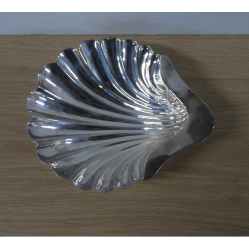 15 - Sheffield silver butter dish,

88 grams