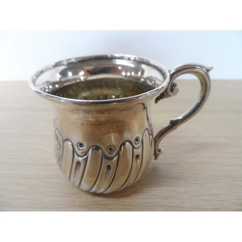19 - Small silver engraved Birmingham 1900 cup,

69 grams             6 cm tall