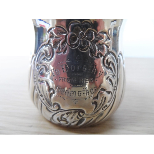 19 - Small silver engraved Birmingham 1900 cup,

69 grams             6 cm tall