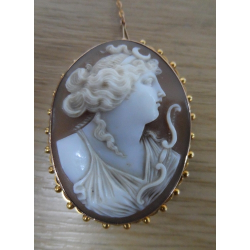 80 - Fine quality Edwardian cameo set on 9ct gold mount and in original local Burnley jewellery box