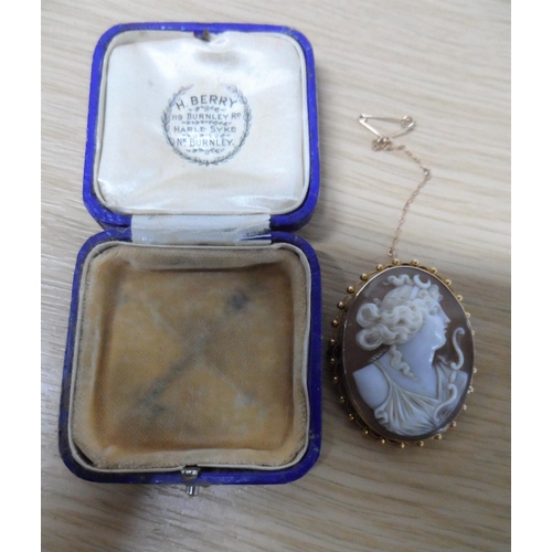 80 - Fine quality Edwardian cameo set on 9ct gold mount and in original local Burnley jewellery box