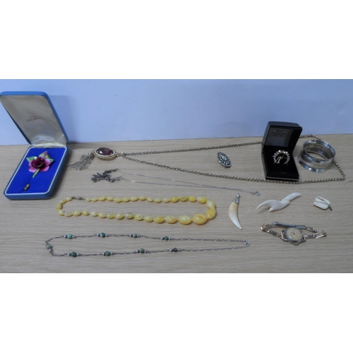 58 - Collection of Edwardian costume jewellery to include silver necklaces etc (Qty)