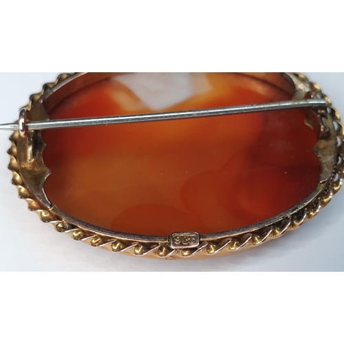 60 - Antique hardstone oval brooch in 9ct gold setting