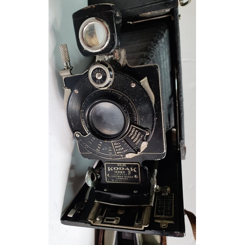 164 - 3 vintage cameras to include EUMIG of Austria & 2 Kodak examples (3)