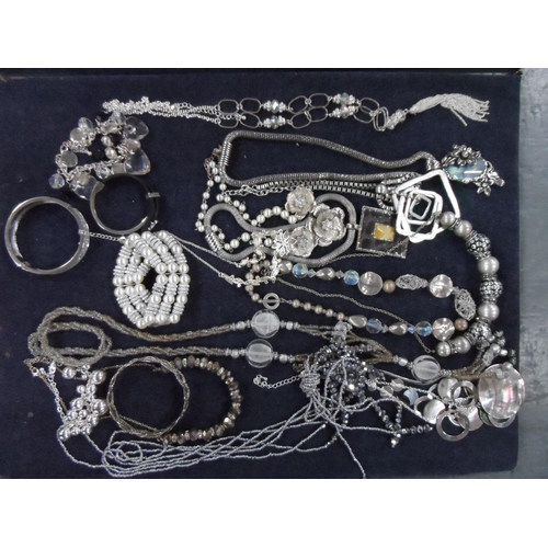 50 - Two trays of good quality costume jewellery including large quantity of bead necklaces and bangles (... 
