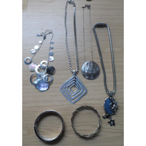 50 - Two trays of good quality costume jewellery including large quantity of bead necklaces and bangles (... 