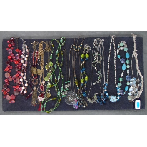 68 - Two trays of good quality costume jewellery including silver coloured necklaces & colourful bead exa... 