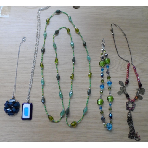 68 - Two trays of good quality costume jewellery including silver coloured necklaces & colourful bead exa... 