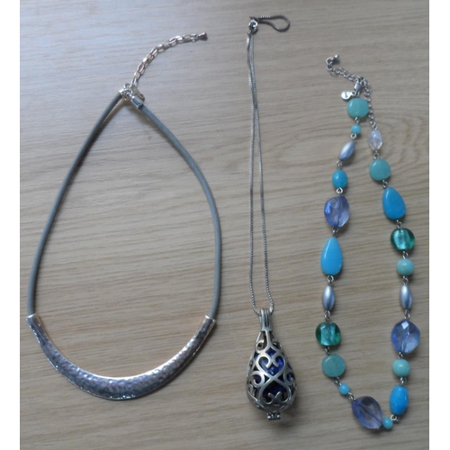 68 - Two trays of good quality costume jewellery including silver coloured necklaces & colourful bead exa... 