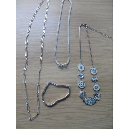 68 - Two trays of good quality costume jewellery including silver coloured necklaces & colourful bead exa... 