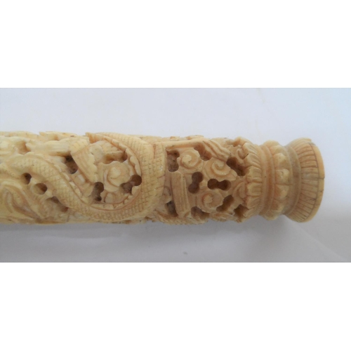137 - Victorian Ivory bodkin holder with twist screw top complete with original bone needles,

15 cm long