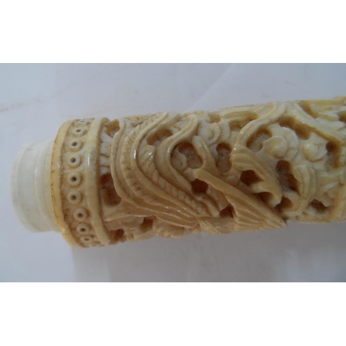 137 - Victorian Ivory bodkin holder with twist screw top complete with original bone needles,

15 cm long