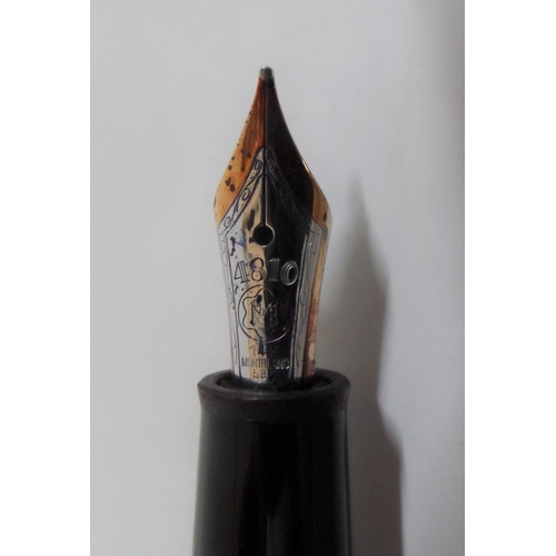 173 - Mont Blanc 14ct gold nibbed fountain pen together with a Mont Blanc bottle of ink (2)