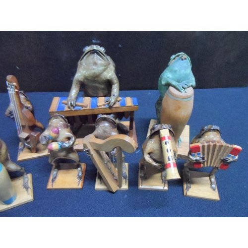 108 - Mexican frog orchestra (lot)