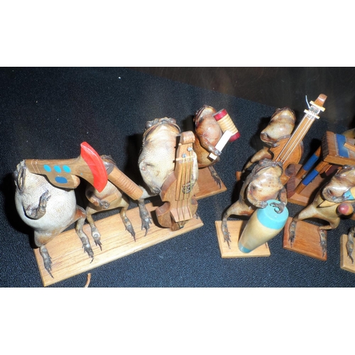 108 - Mexican frog orchestra (lot)