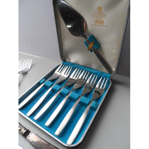 91 - Collection of cased and uncased Edwardian flatware together with an antique corkscrew (Qty)