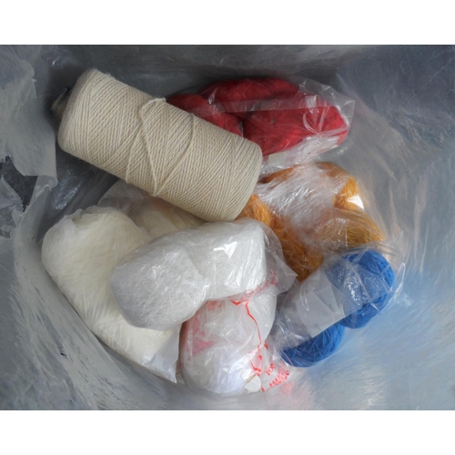 95 - Large bag of vintage wool bowls, 4.2 kgs (Qty)