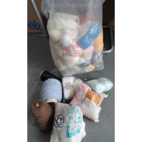 95 - Large bag of vintage wool bowls, 4.2 kgs (Qty)