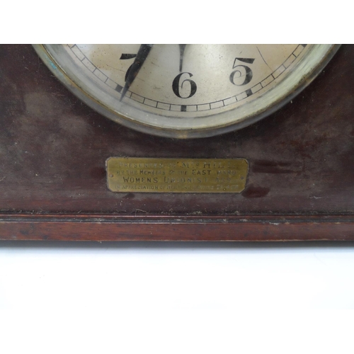 118 - Mantle clock, barometer (a/f) and an inlaid tray (3)