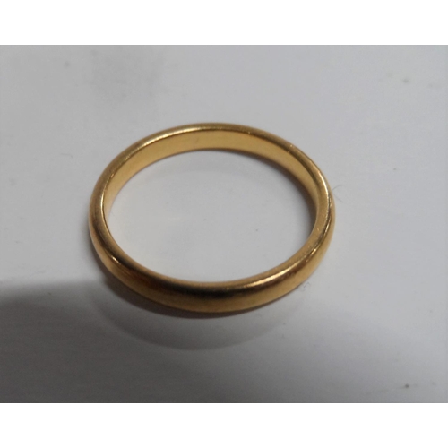 47 - 22CT gold ladies wedding ring, 

Size G         2.2 Grams